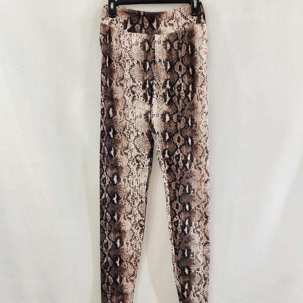 By Egreis Snakeskin Print Scrunch Butt Leggings